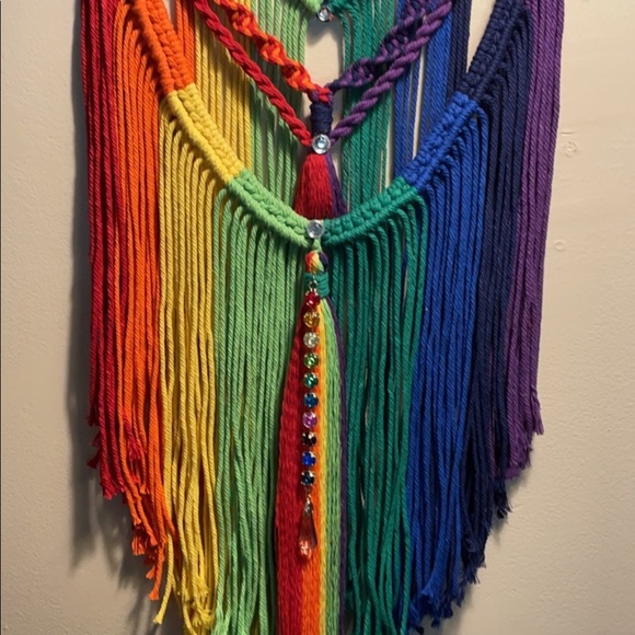 Handmade rainbow macramé wall decor - Picture 3 of 4